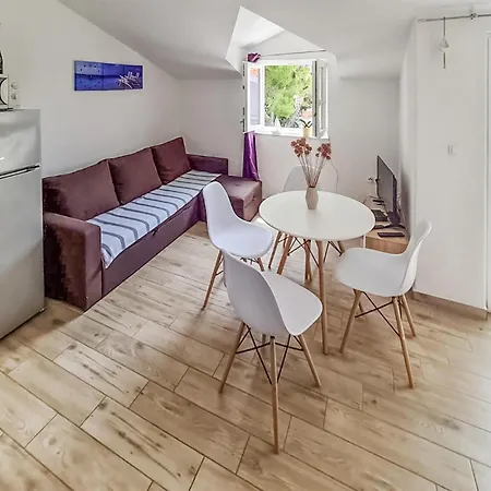 Stunning Apartment In Brodarica *