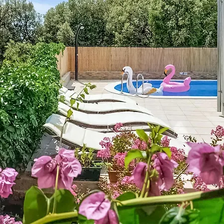 Stunning Apartment In Brodarica Apartament *