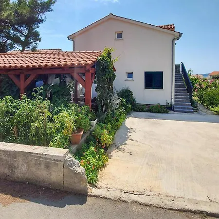 Stunning Apartment In Brodarica Apartman