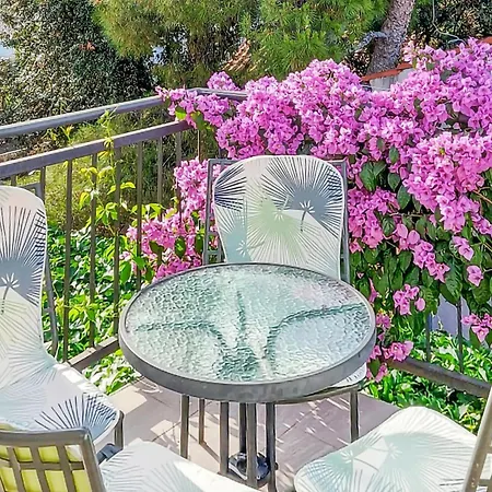 Apartman Stunning Apartment In Brodarica *