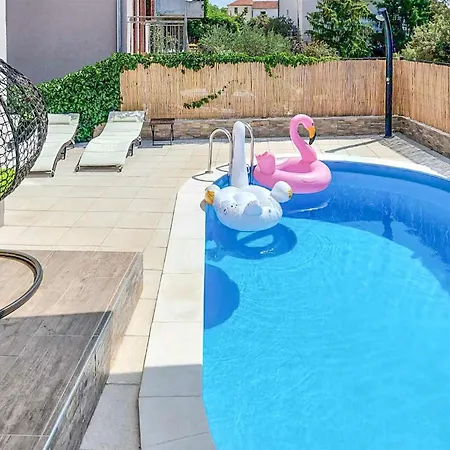 Stunning Apartment In Brodarica