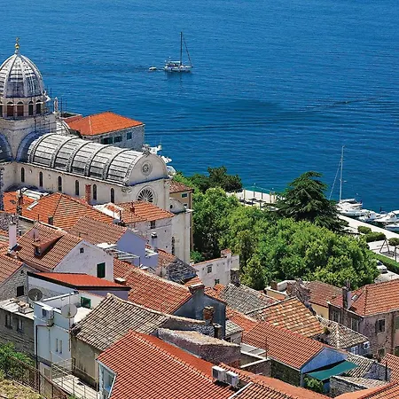 Stunning Apartment In Brodarica Apartman