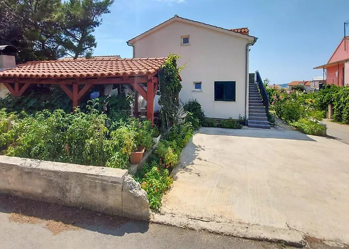 Stunning Apartment In Brodarica Apartment