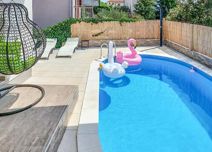 Stunning Apartment In Brodarica